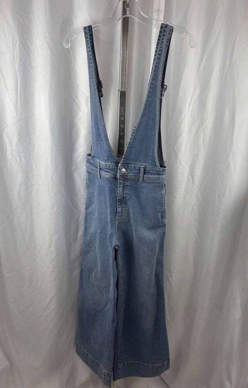 Free People Women's Size 0 Blue Denim Flared Leg Overalls